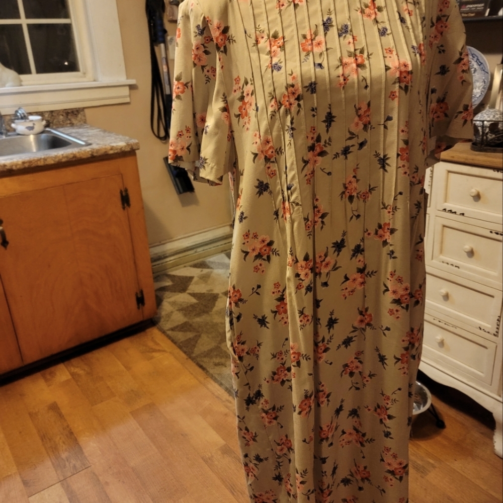 Pretty floral dress Petite style